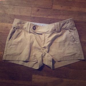 Khaki shorts that stretch